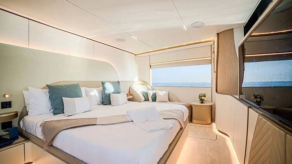 Яхта MAJESTY 100 TERRACE
