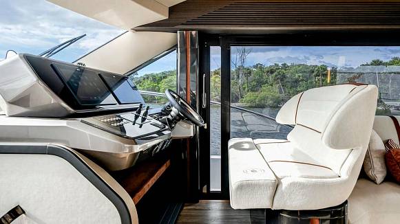 Яхта GALEON 520 FLY