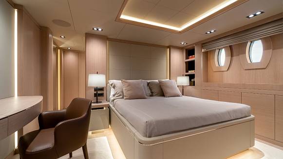 JAZ yacht