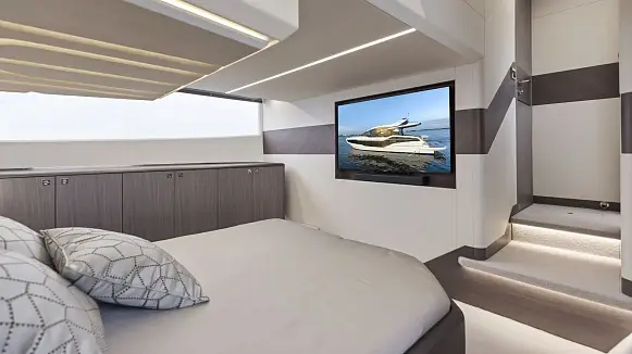 Яхта GALEON 450 HTC