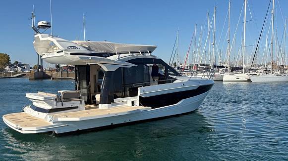 Яхта GALEON 400 FLY