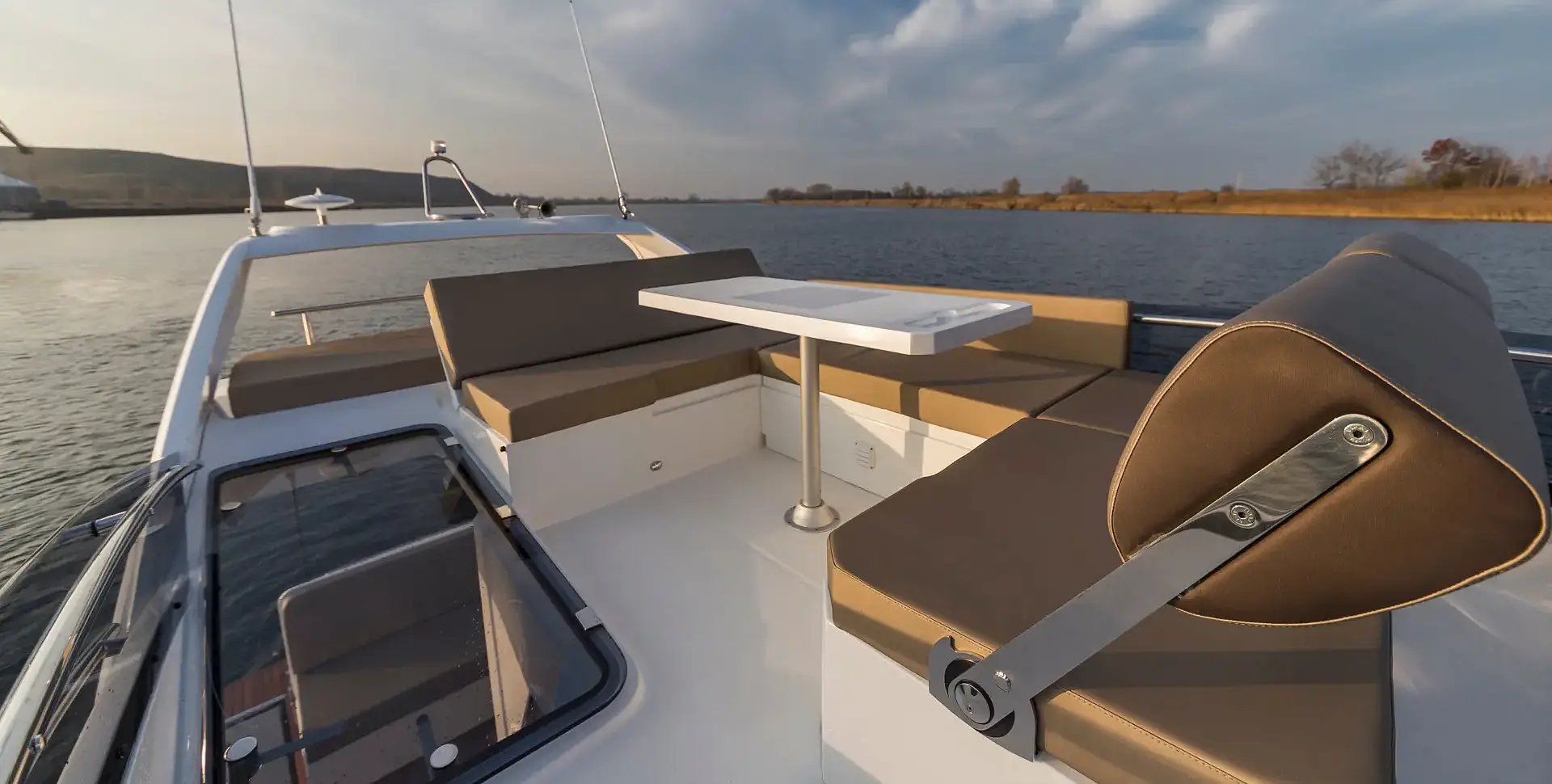 Яхта GALEON 360 FLY