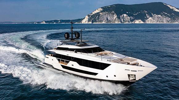 Custom Line 106 Y yacht