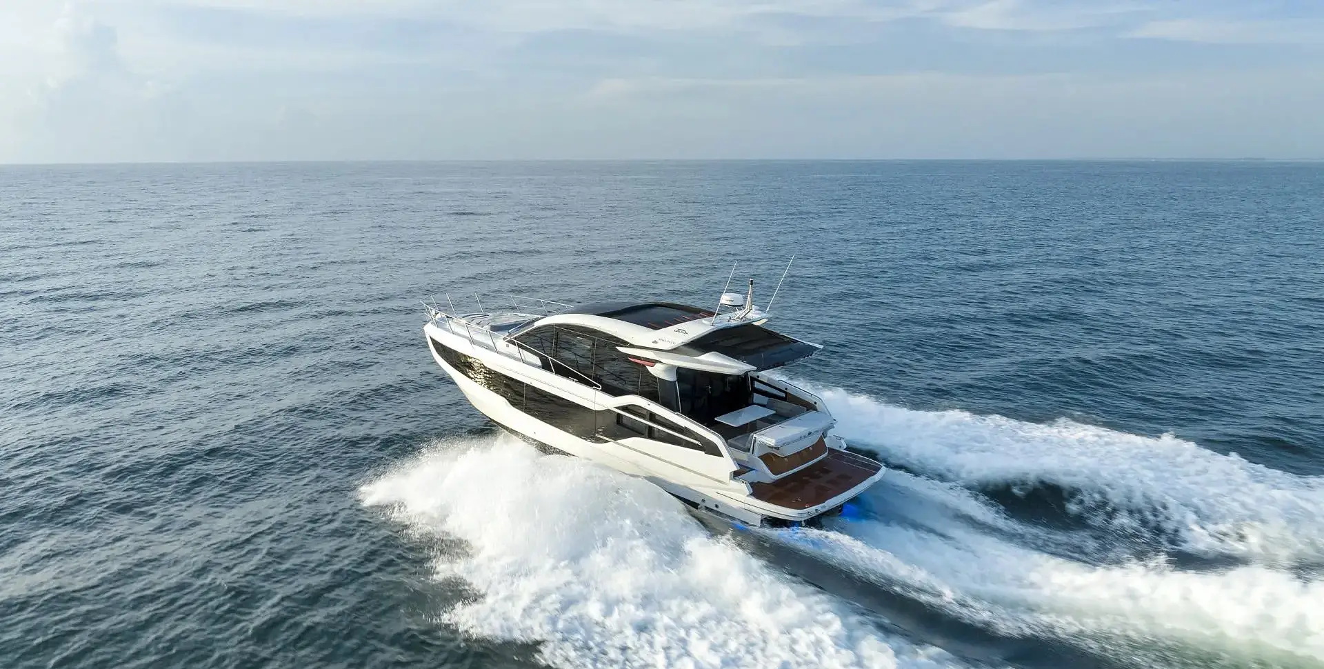 Яхта GALEON 450 HTC