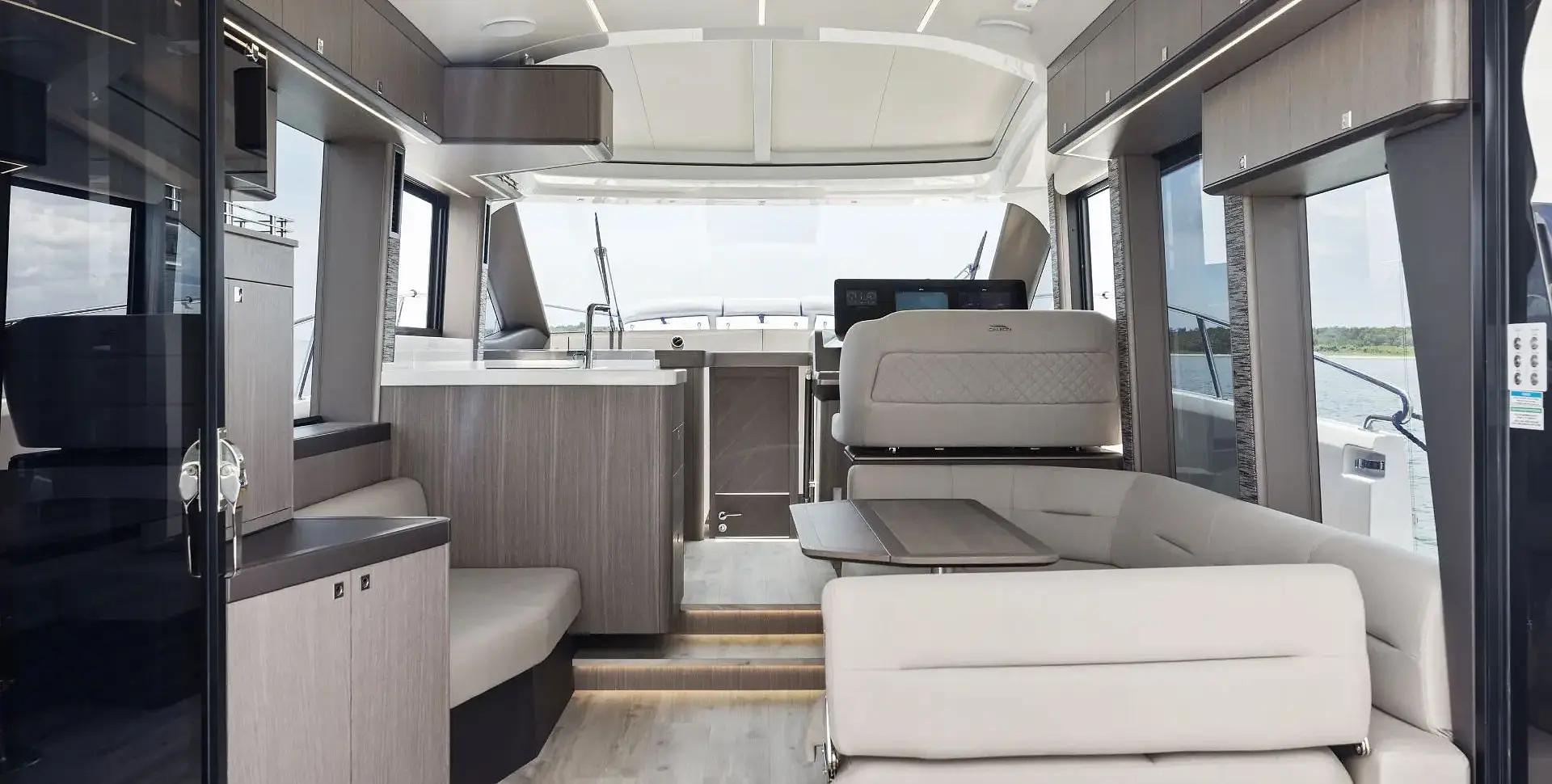 Яхта GALEON 450 HTC