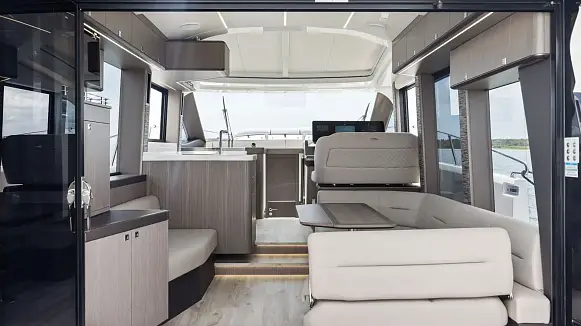 Яхта GALEON 450 HTC