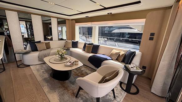 Яхта MAJESTY 112 TERRACE