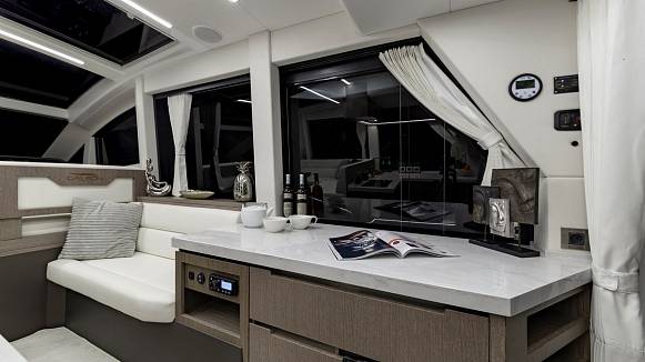 Яхта GALEON 470 SKY