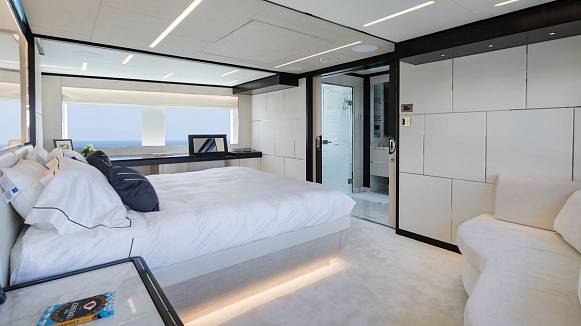 Яхта MAJESTY 120