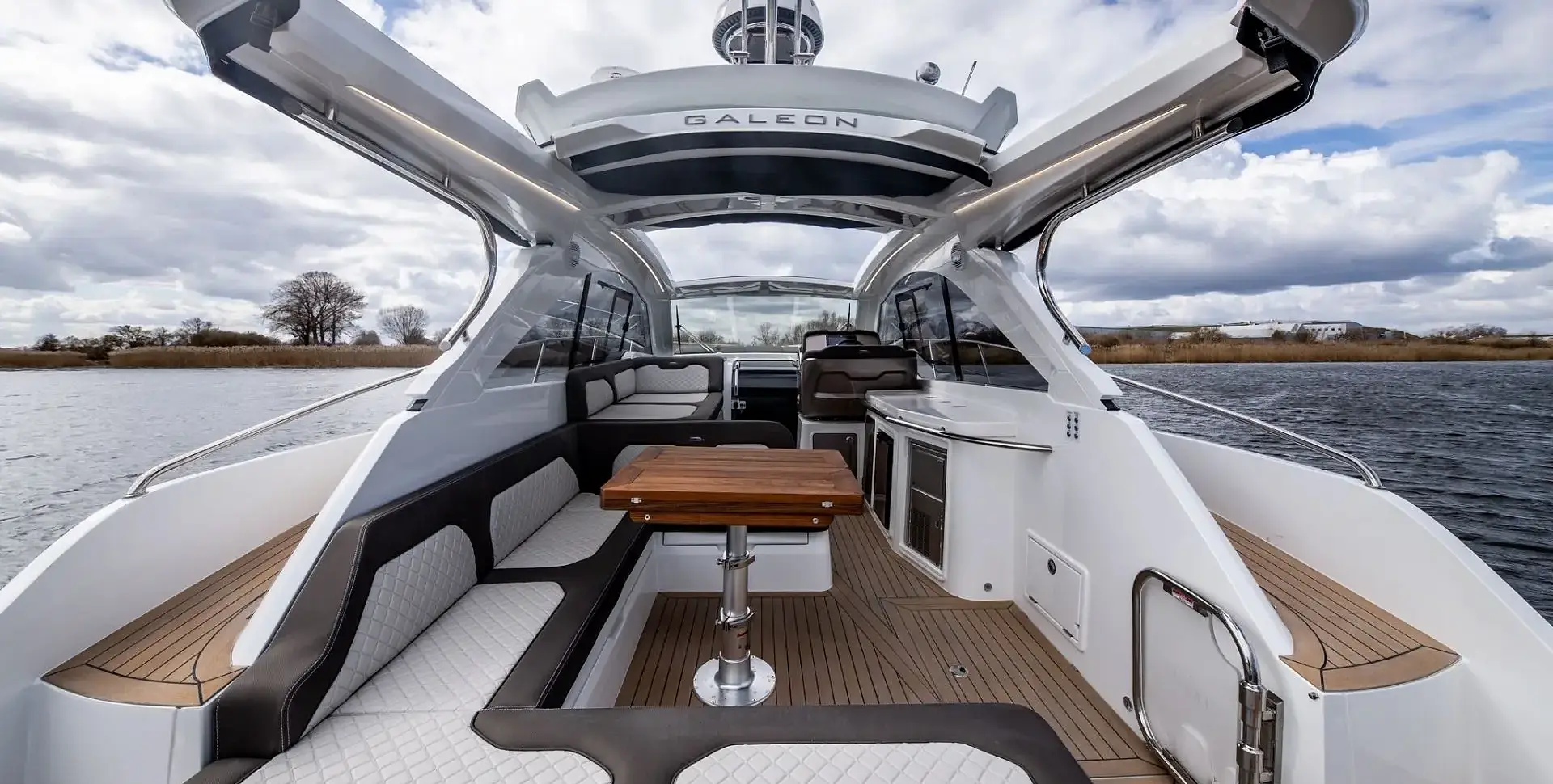 Яхта GALEON 405 HTS