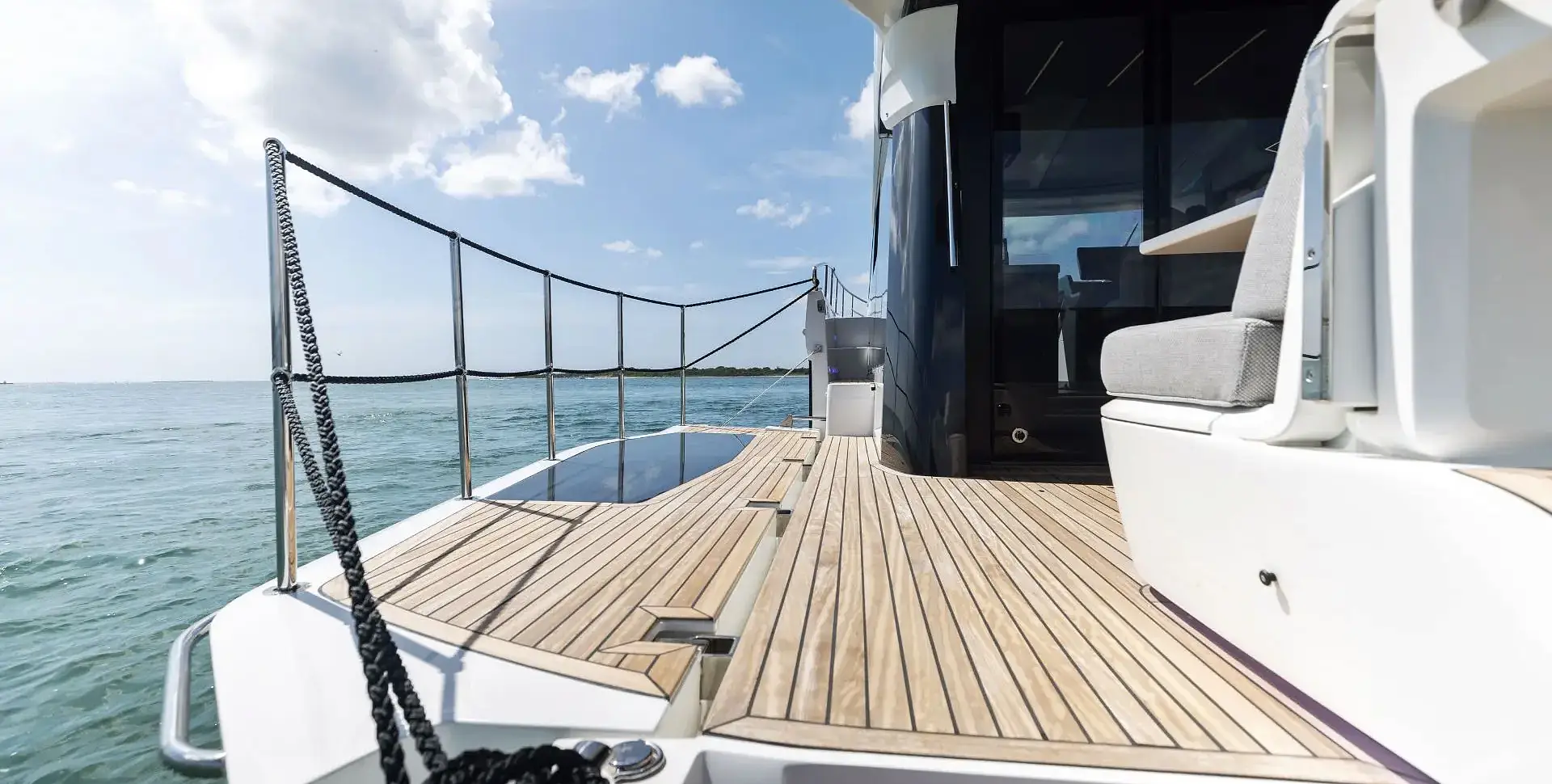 Яхта GALEON 450 HTC