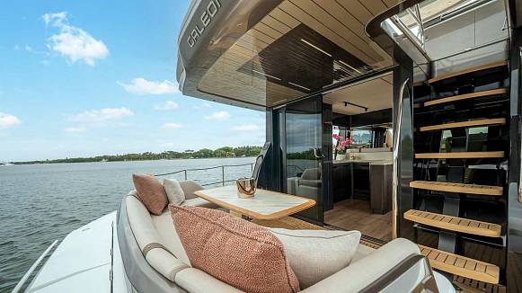 Яхта GALEON 520 FLY