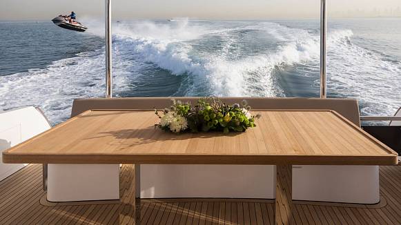 Яхта Majesty 62