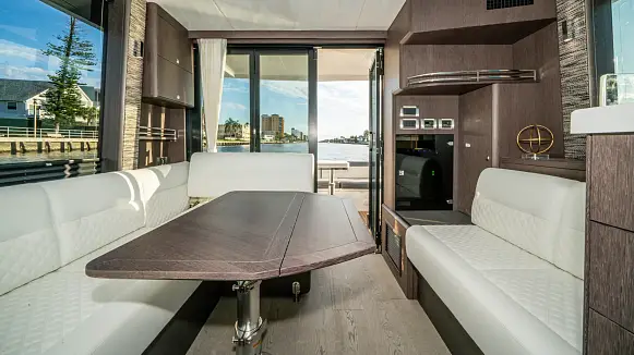 Яхта GALEON 400 FLY