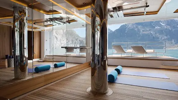 CLOUDBREAK yacht