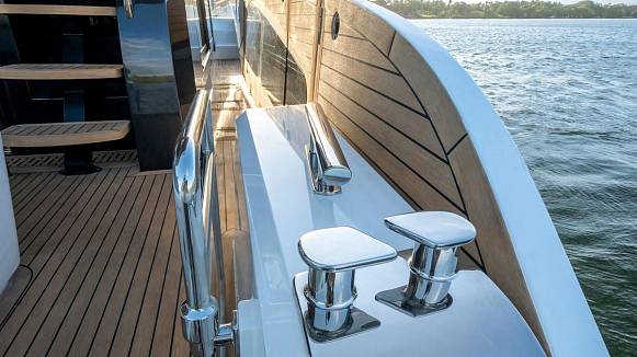 Яхта GALEON 520 FLY
