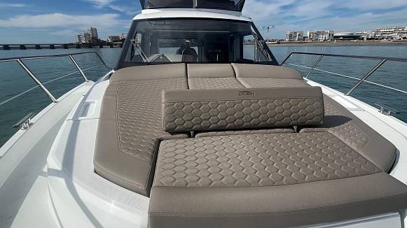 Яхта GALEON 400 FLY