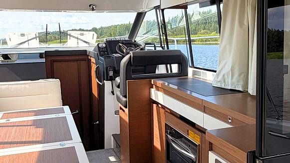 Яхта JEANNEAU NC 37