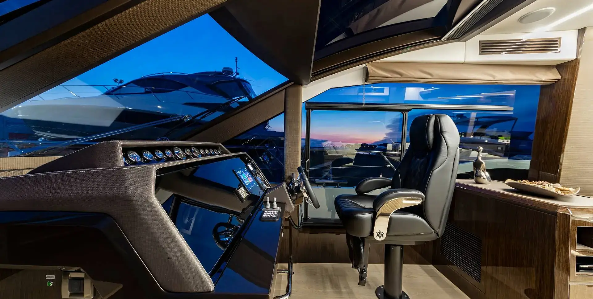 Яхта GALEON 640 FLY