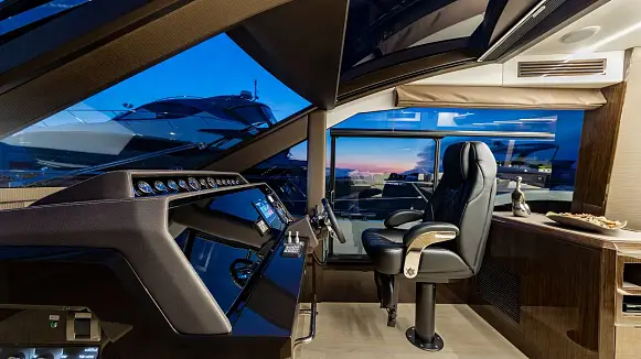 Яхта GALEON 640 FLY