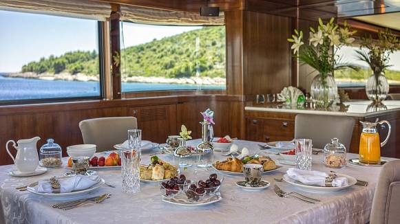 SEVENTH SENSE yacht