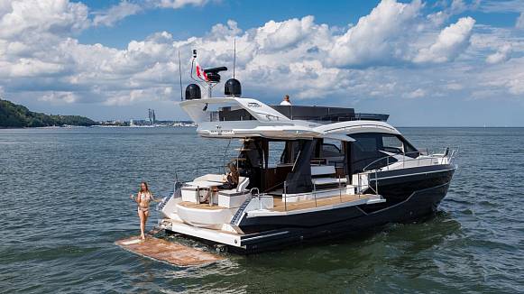 Яхта GALEON 500 FLY