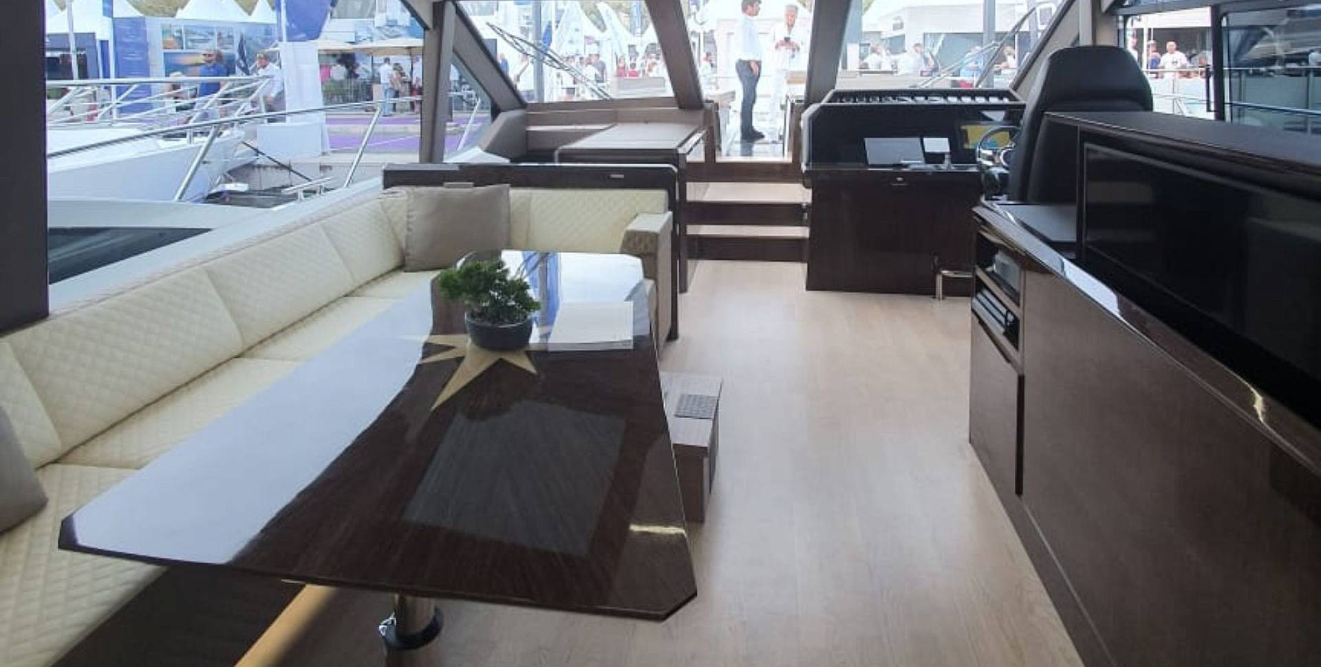 Яхта GALEON 640 FLY
