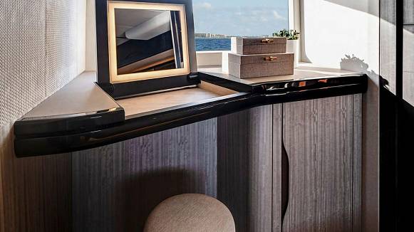 Яхта GALEON 520 FLY