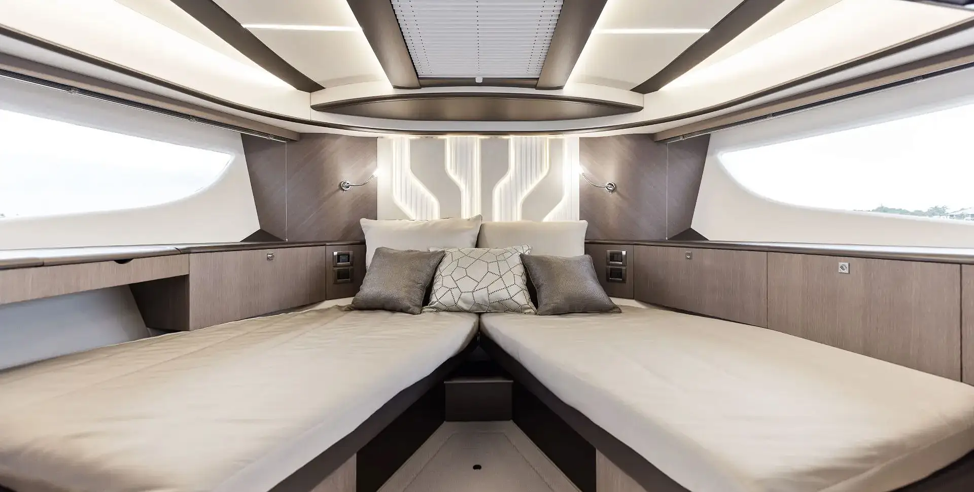 Яхта GALEON 450 HTC