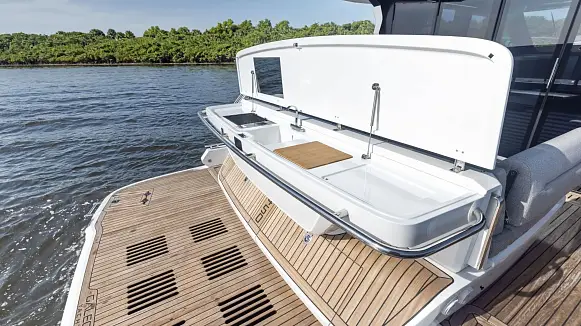 Яхта GALEON 450 HTC