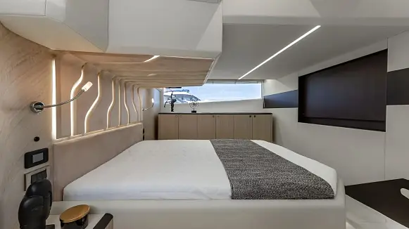 Яхта GALEON 440 FLY
