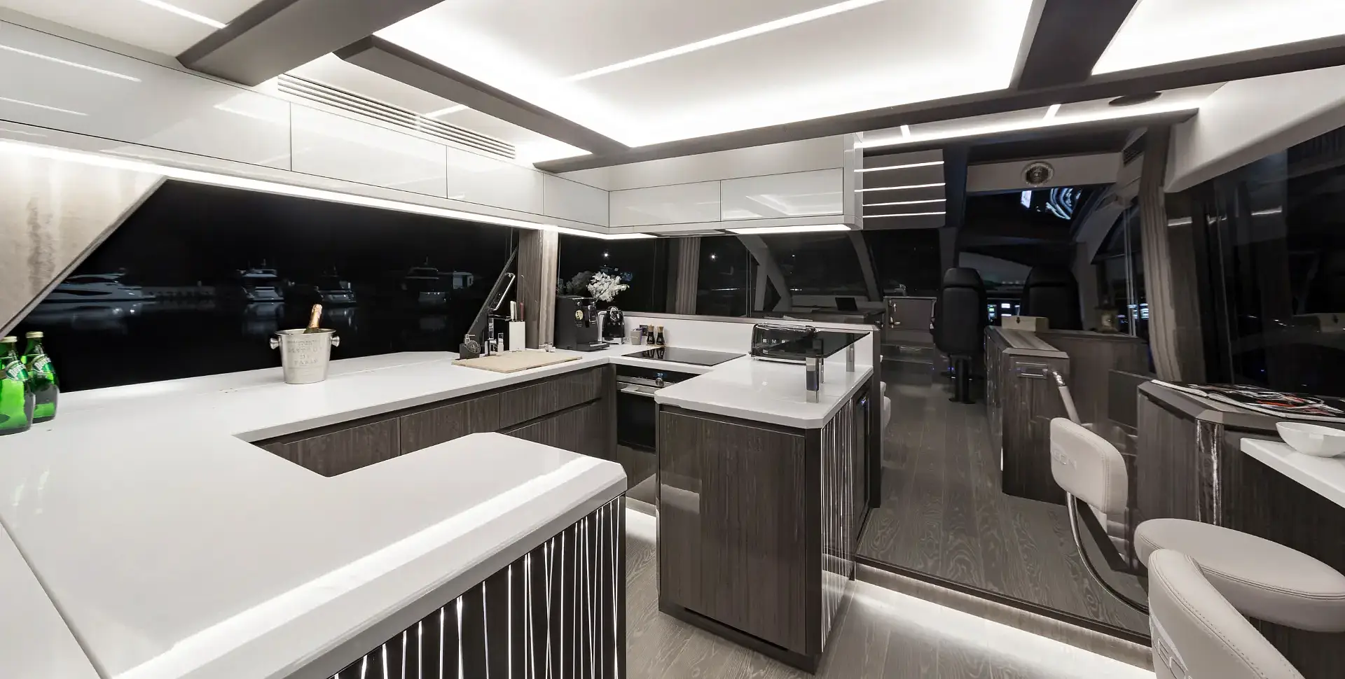 Яхта GALEON 650 SKY