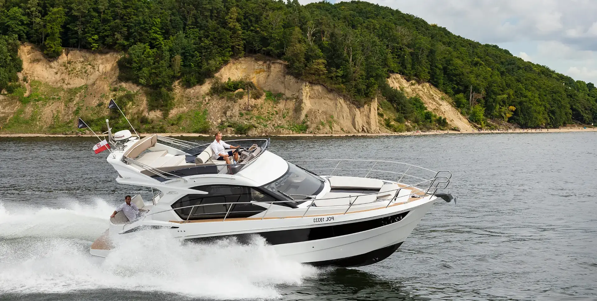 Яхта GALEON 360 FLY