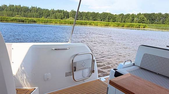 Яхта JEANNEAU NC 37
