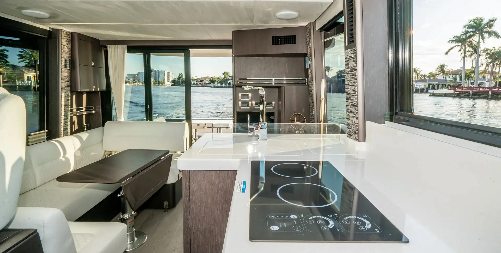 Яхта GALEON 400 FLY