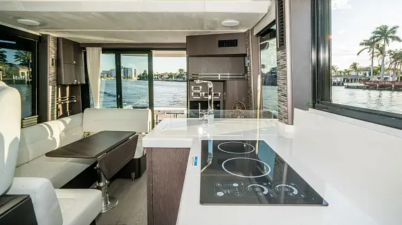 Яхта GALEON 400 FLY