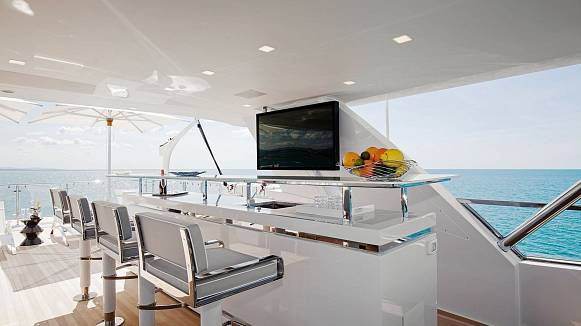 'H yacht