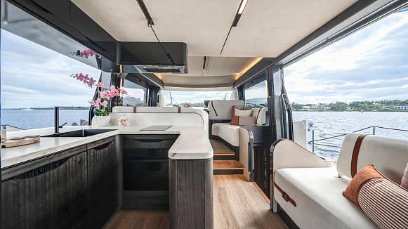 Яхта GALEON 520 FLY