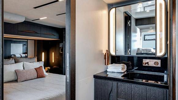 Яхта GALEON 520 FLY