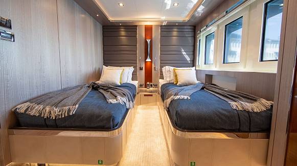 STARBURST III yacht
