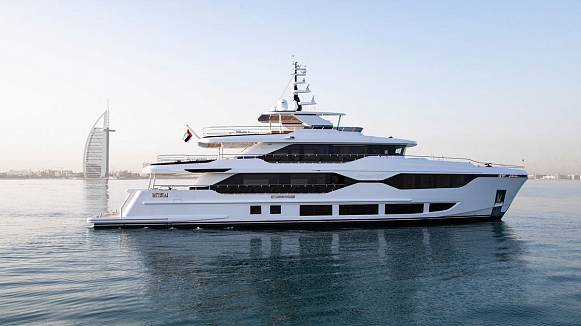 Яхта MAJESTY 120
