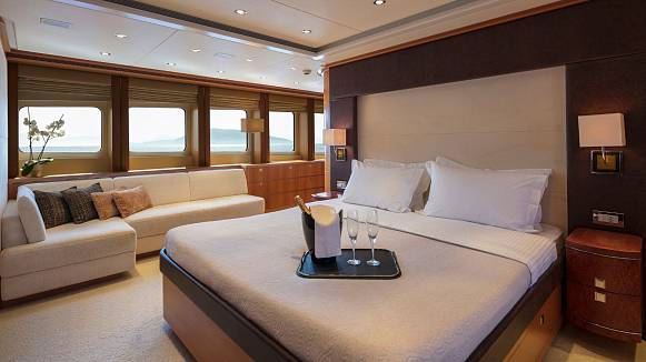 L'EQUINOX yacht