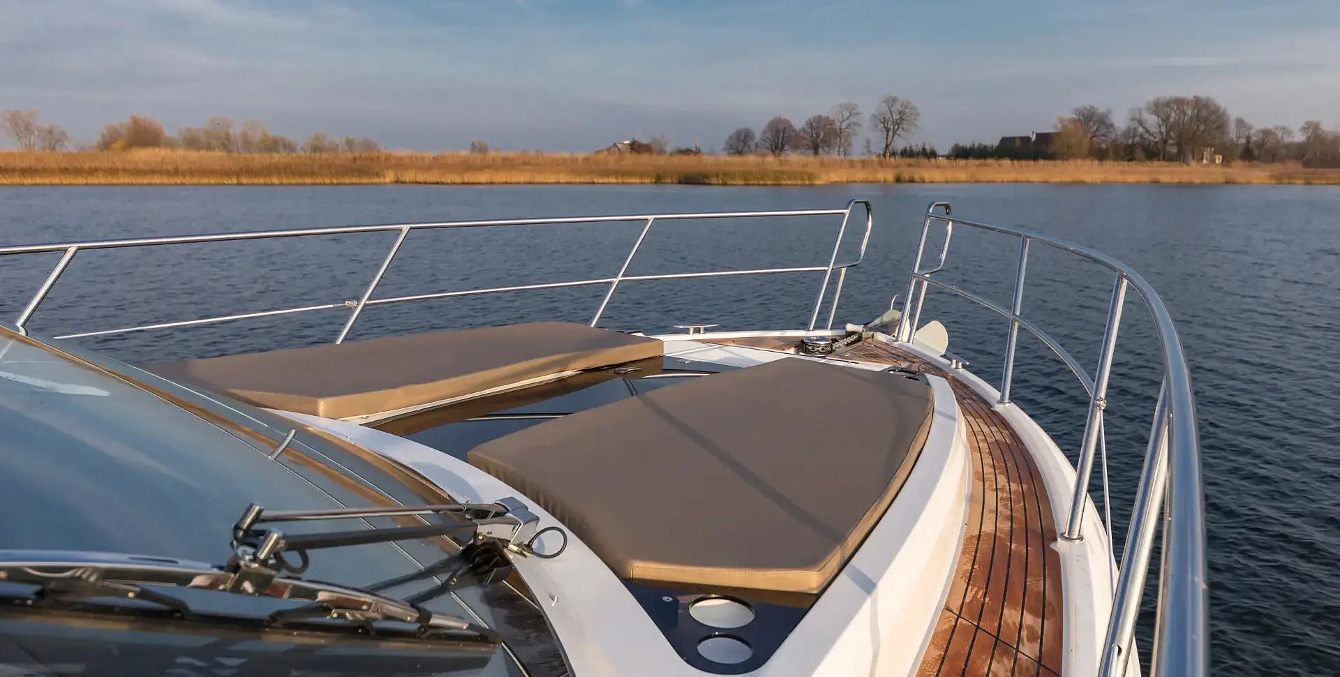 Яхта GALEON 360 FLY