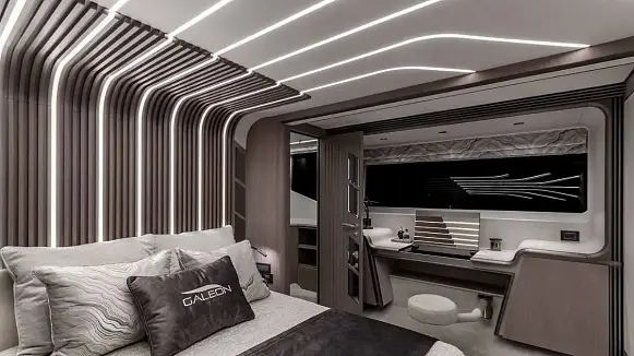 Яхта GALEON 800 FLY