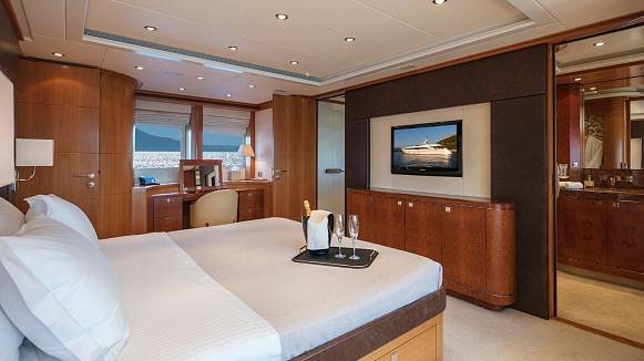 L'EQUINOX yacht