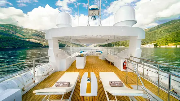 LARGO yacht