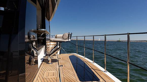 Яхта GALEON 620 FLY