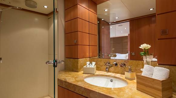L'EQUINOX yacht