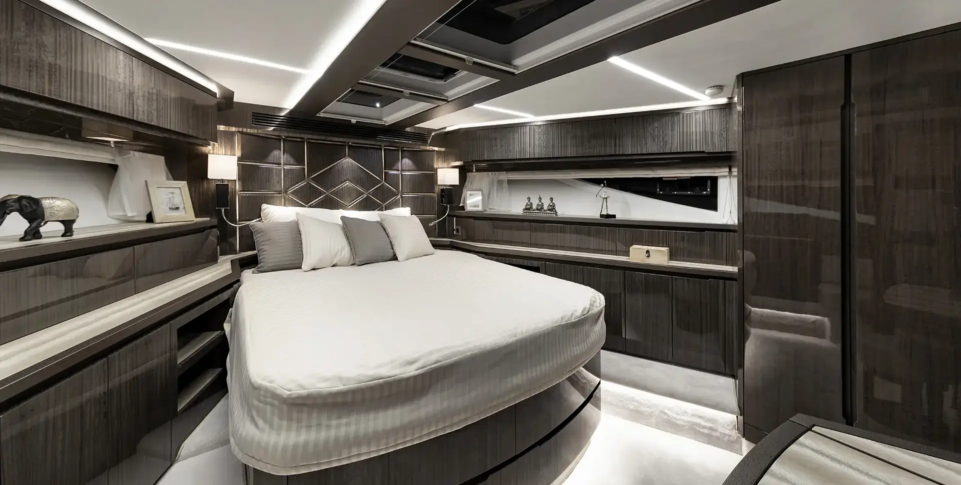 Яхта GALEON 650 SKY