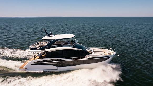 Яхта GALEON 620 FLY